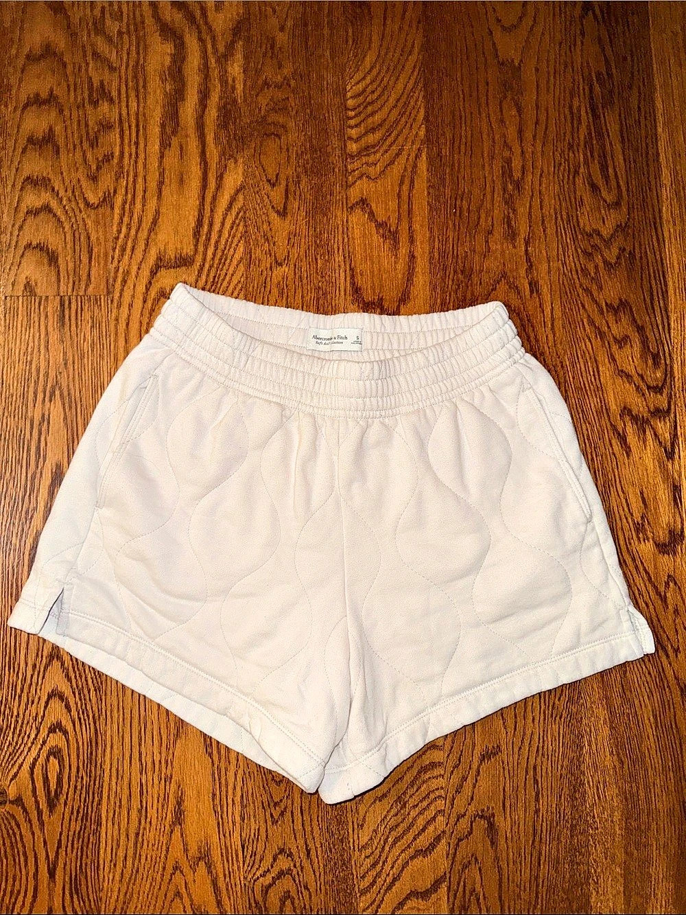 Abercrombie & Fitch Soft A&F Collection Quilted Shorts Cream Small
